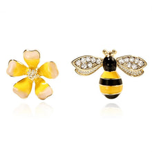 Load image into Gallery viewer, Bee Earings