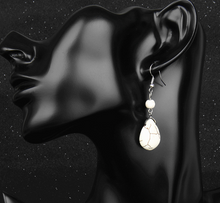 Load image into Gallery viewer, Retro Tear Drop Earring