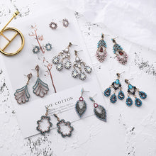 Load image into Gallery viewer, Vintage Style Earrings