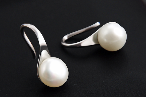 Synth Pearl Drop Earrings