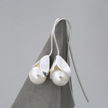 Load image into Gallery viewer, Freshwater Pearl Flower Drop Earrings