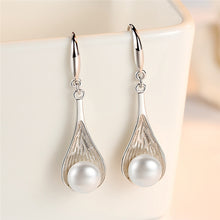 Load image into Gallery viewer, Pearl Clam Drop Earring