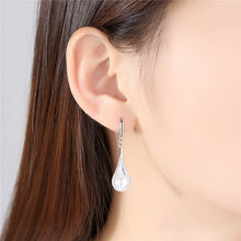 Load image into Gallery viewer, Pearl Clam Drop Earring