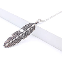 Load image into Gallery viewer, Angel Feather Necklace