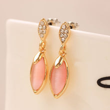 Load image into Gallery viewer, Vintage Water Drop Earring