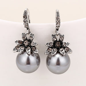 Vintage Flower Pearl Earring