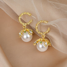 Load image into Gallery viewer, Emerald Palace Pearl Earrings