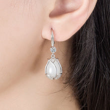 Load image into Gallery viewer, Vintage Style Crystal Tulip Earrings