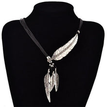 Load image into Gallery viewer, Feather Necklaces